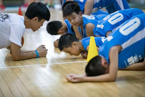 通过哪些训练方法可以有效提高篮球耐力?_0