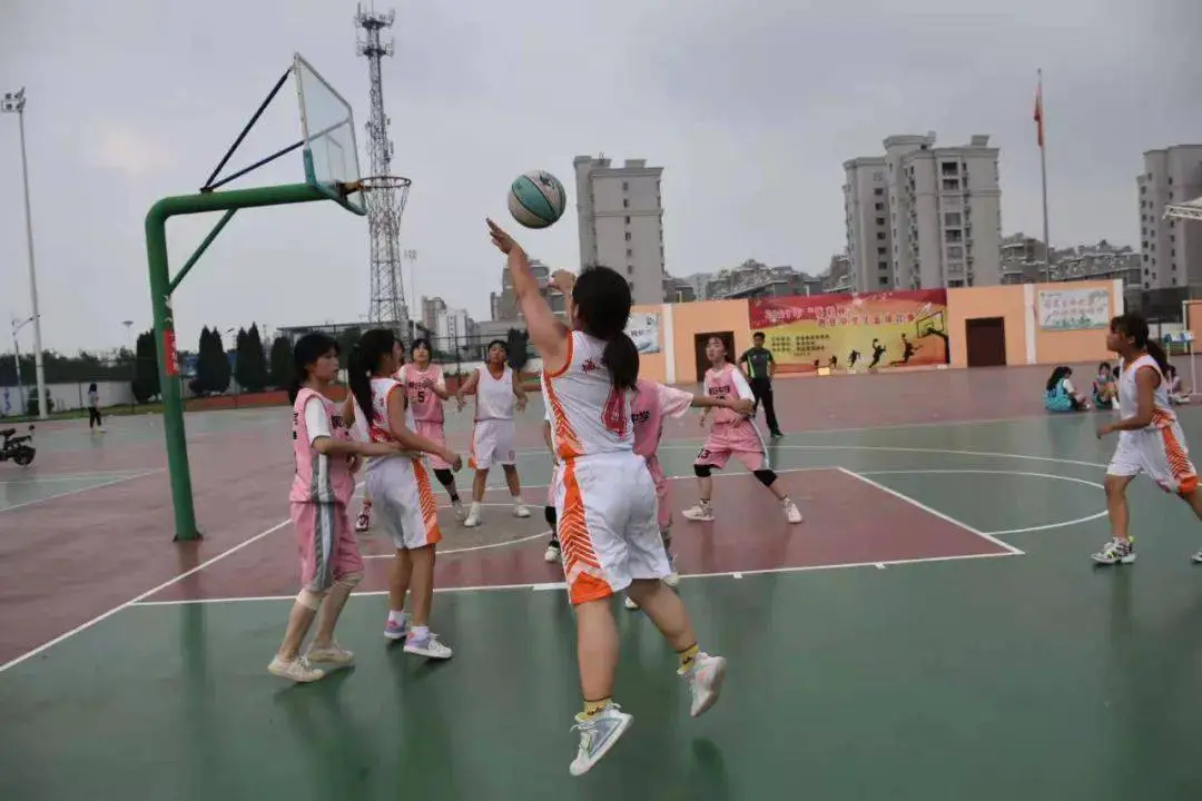 刻苦训练篮球时如何避免受伤的建议_0